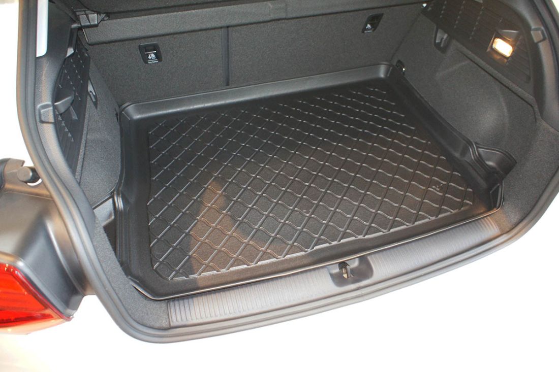 Гумирана стелка за багажник за Audi Q2 (GA) (2016+) - on adjustable boot floor in upper position (flat loading threshold); wings removable