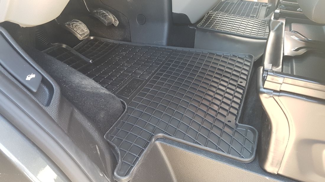 Λαστιχένια πατάκια για Ford Transit / Ford Custom (2012+) / Torneo (2014+)