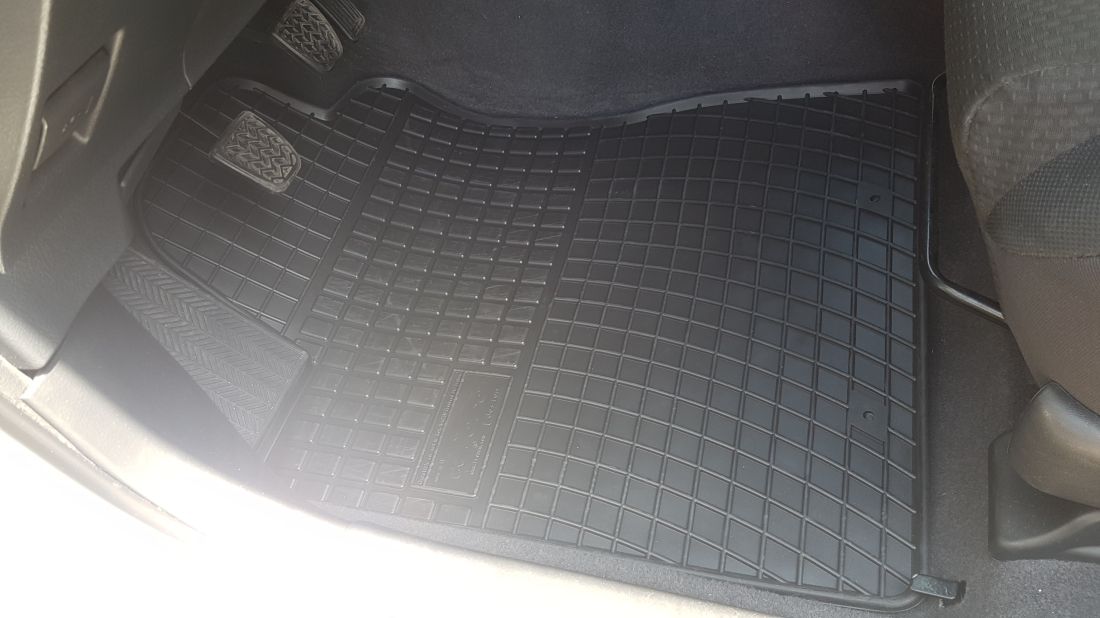 Гумени стелки за Toyota Corolla Verso (2004-2009)