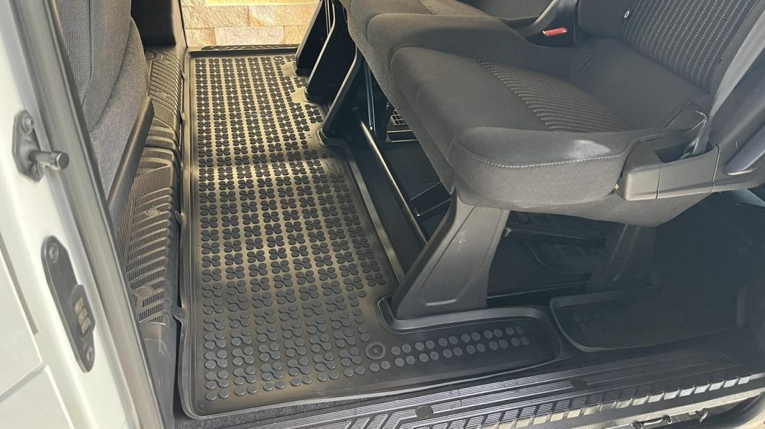 Λαστιχένια πατάκια για Ford Tourneo Custom (2013+) - μεσαία (2η σειρά καθισμάτων) - τύπου σκάφης