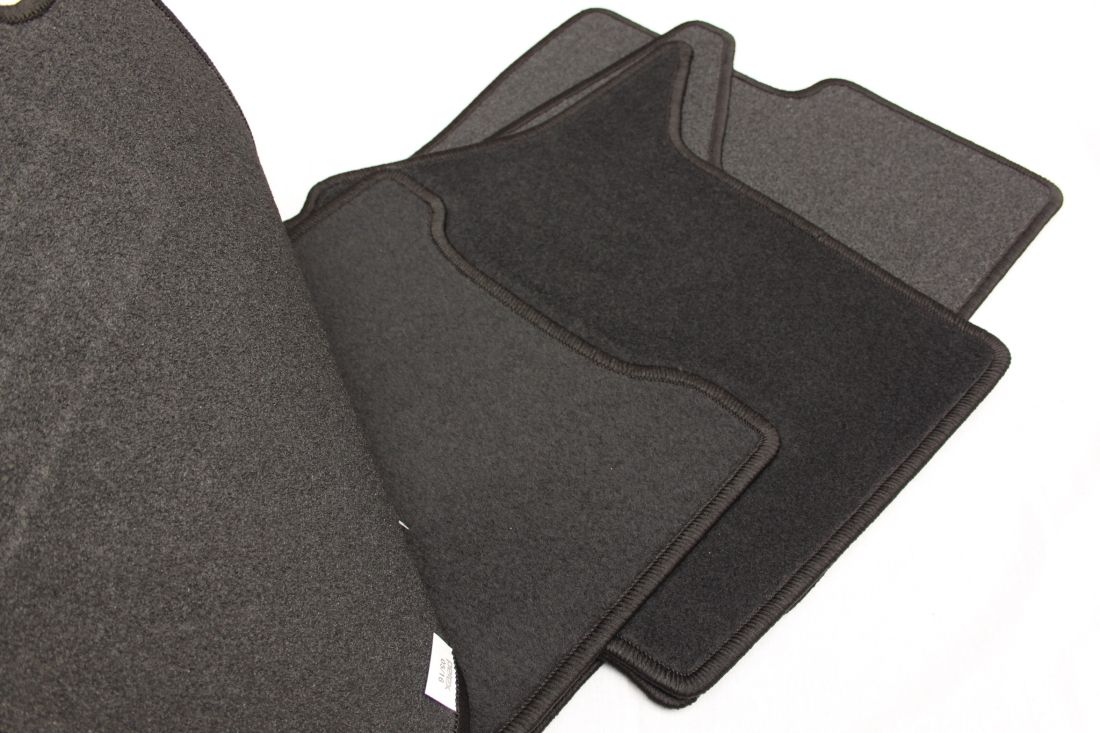 Covorașe textile pentru Mitsubishi Pajero (2000-2007) ampatament lung