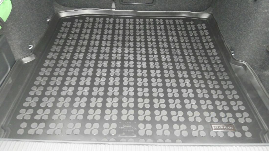 ГУМЕНА СТЕЛКА ЗА БАГАЖНИК ЗА SKODA OCTAVIA III (2013-2019) COMBI VERSION WITH ONE FLOOR - REZAW PLAST