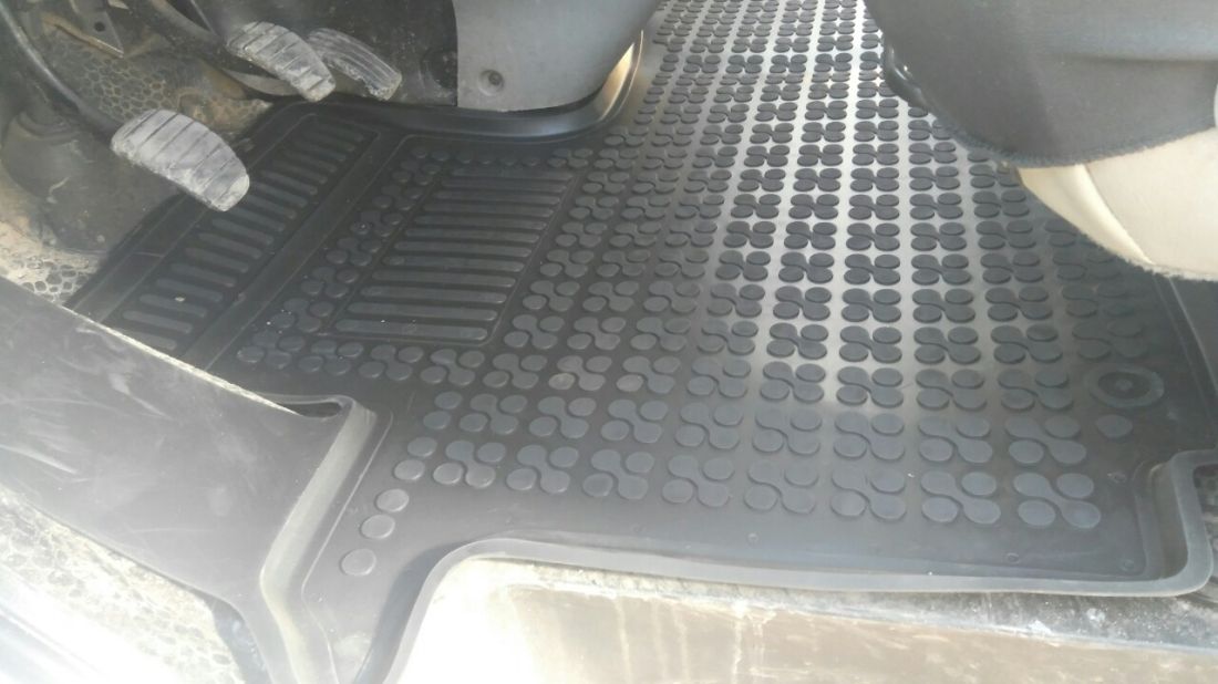 Λαστιχένια πατάκια για Renault Trafic / Opel Vivaro / Nissan Primastar (2001-2014) - τύπου "λεκάνη"