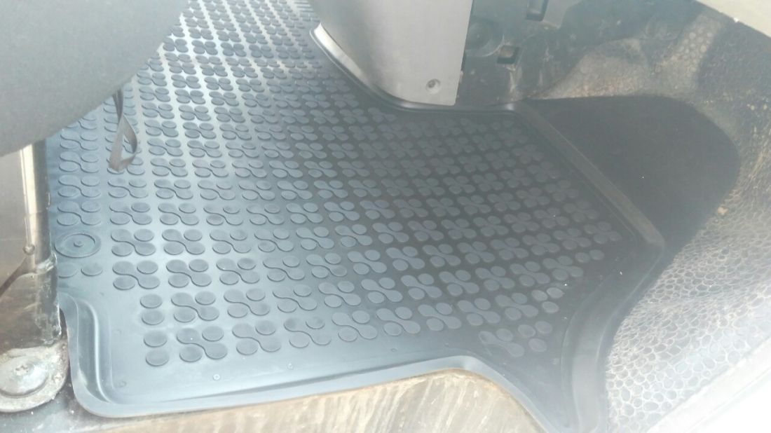Λαστιχένια πατάκια για Renault Trafic / Opel Vivaro / Nissan Primastar (2001-2014) - τύπου "λεκάνη"