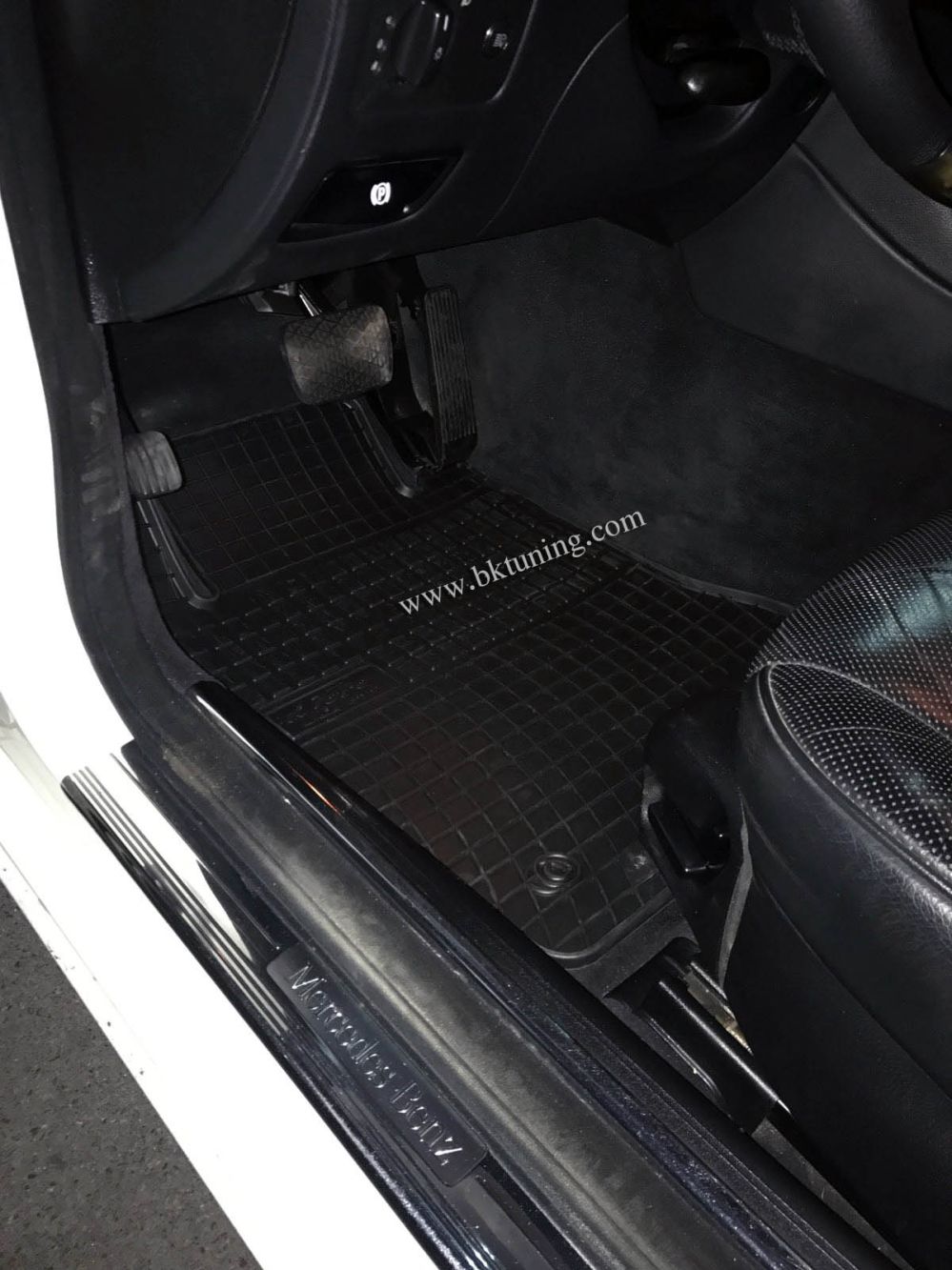 Λαστιχένια πατάκια για Mercedes W211 (2002-2009) / W219 CLS