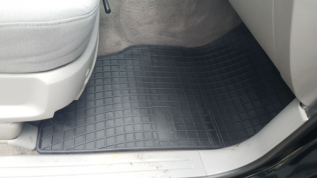 Covorașe de cauciuc pentru Kia Sorento (2002-2009)